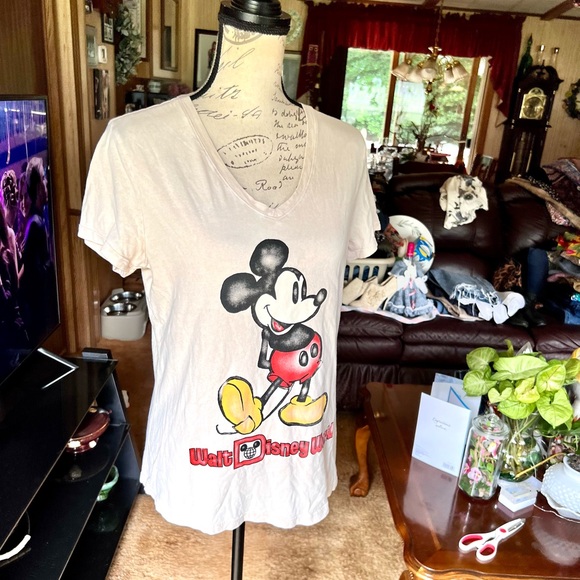 Woman’s Walt Disney World Micky Mouse tee shirt - Picture 16 of 16